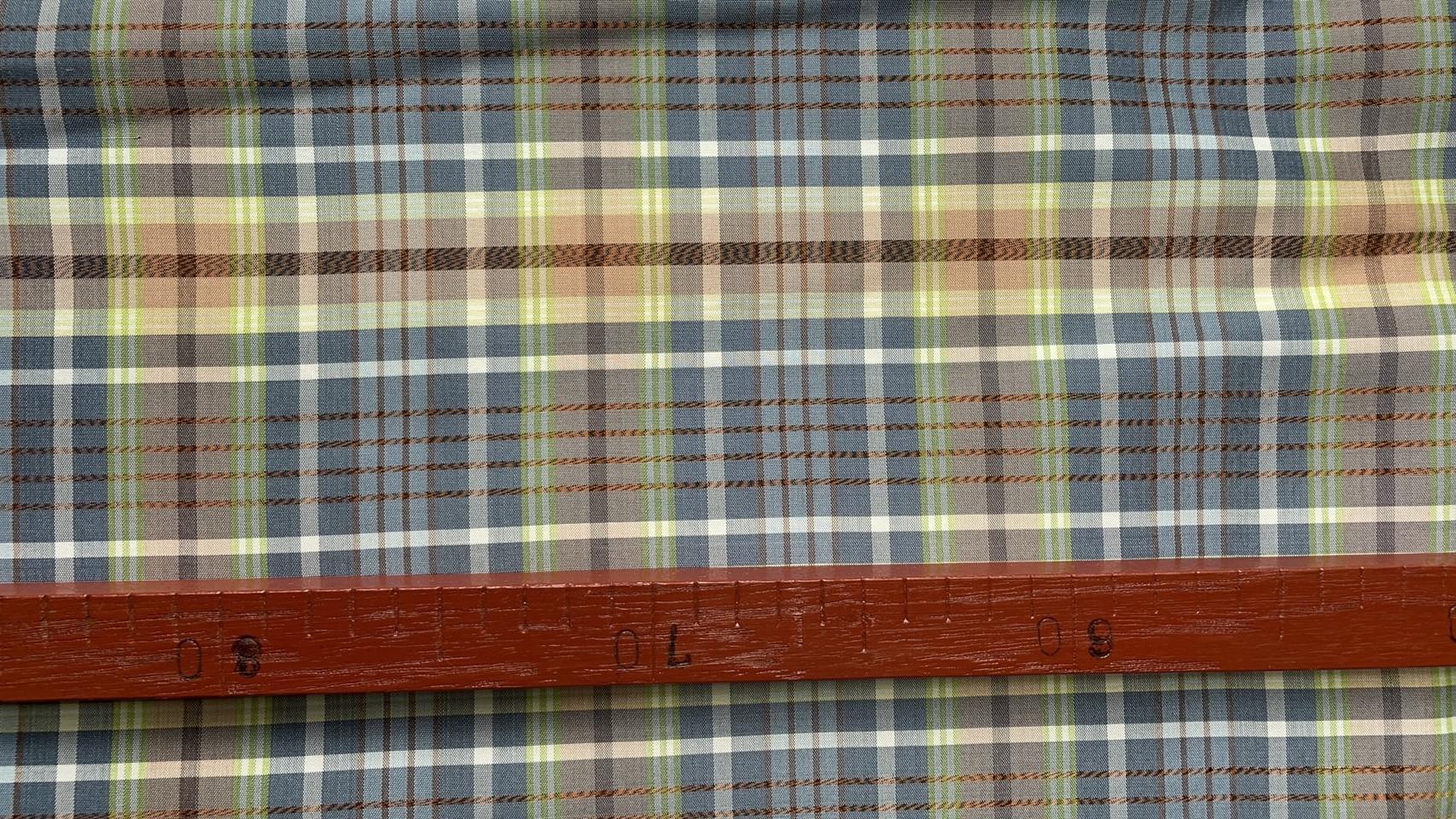 ผ้าไหมลายสก็อต เนื้อเรียบ สีเทาสลับเขียว ตัดขายเป็นเมตร รหัส A8-76-P4128