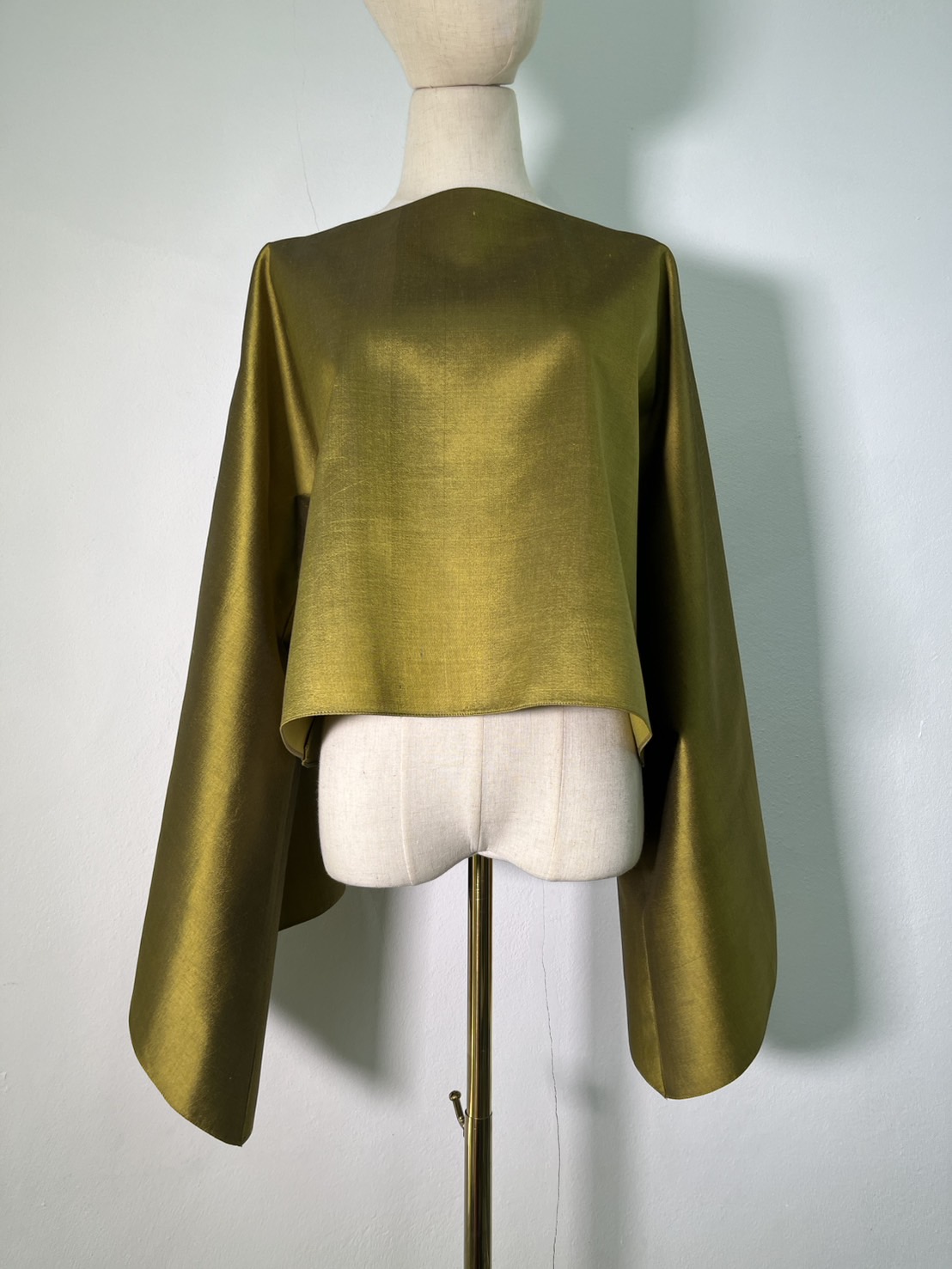 แบบตัด เสื้อผ้าไหม (ไม่รวมผ้า) ตามแบบ รหัส CUT-ARW-1121671