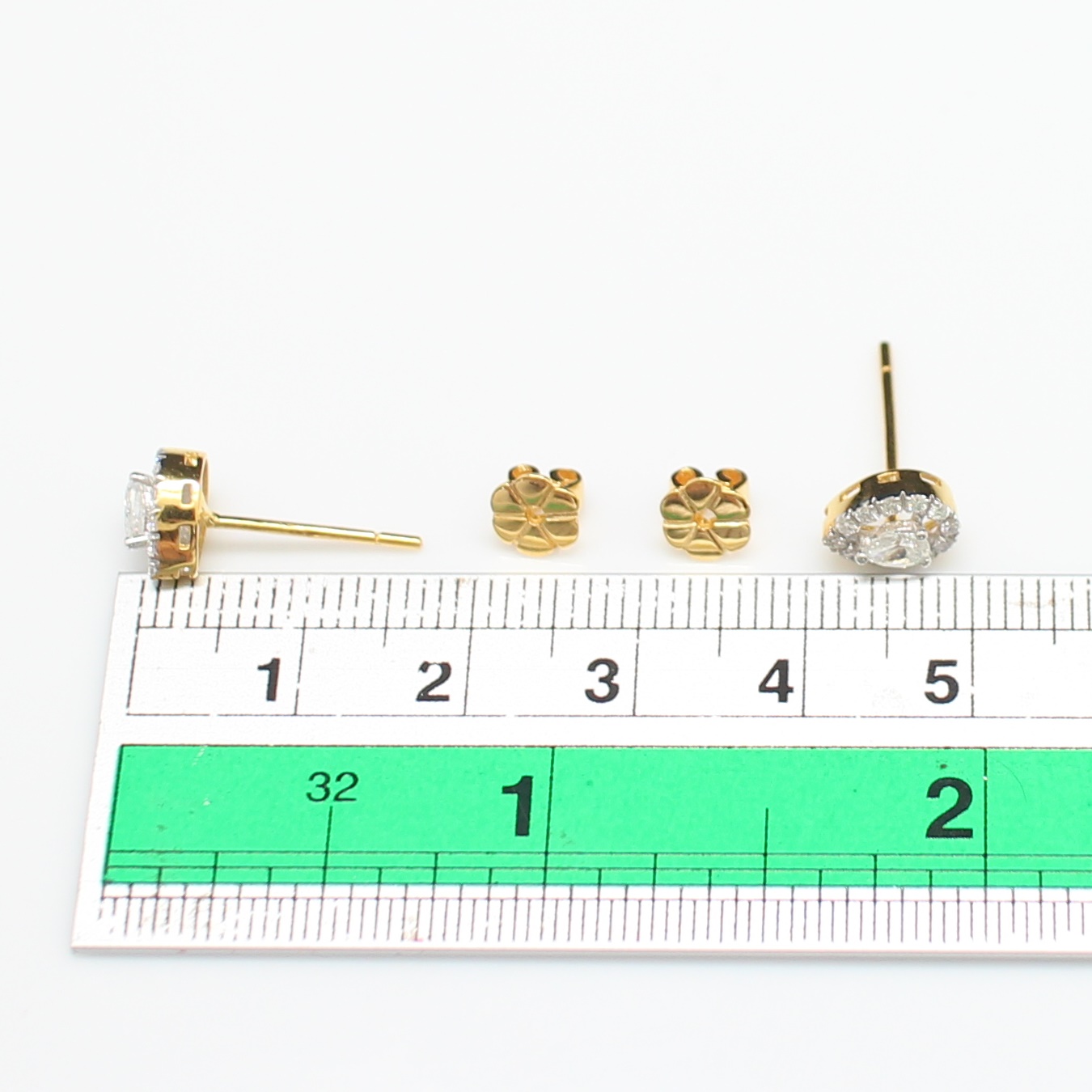 ER25188 ต่างหูเพชรหยดน้ำล้อมเพชร เพชรหยดน้ำ 2 เม็ด 0.31 กะรัต และ 24 เม็ด 0.18 กะรัต เพชรรวม 0.49 กะรัต ทองแท้ 18k นน.รวม 2.2 กรัม