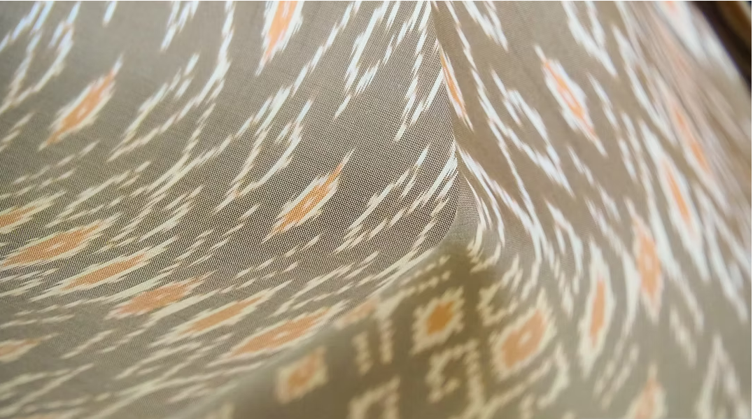 ซิ่น ผ้าไหมมัดหมี่ ไหมบ้าน ขนาด 1x2.25หลา พื้นสีเขียวใบกระวาน รหัส CISP-CT-102558