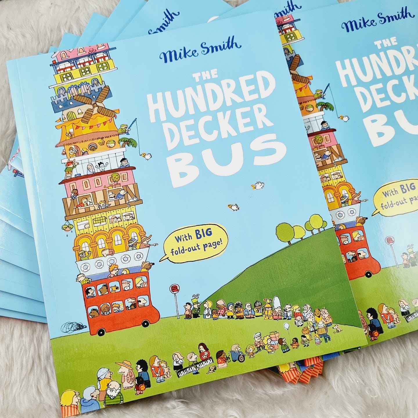 [หนังสือ เด็ก]The Hundred Decker Bus 100 Decker Bus รถบัส 100ชั้น #ของแท้ #พร้อมส่ง ปกอ่อน #สนุก by Mike Smith (Author)