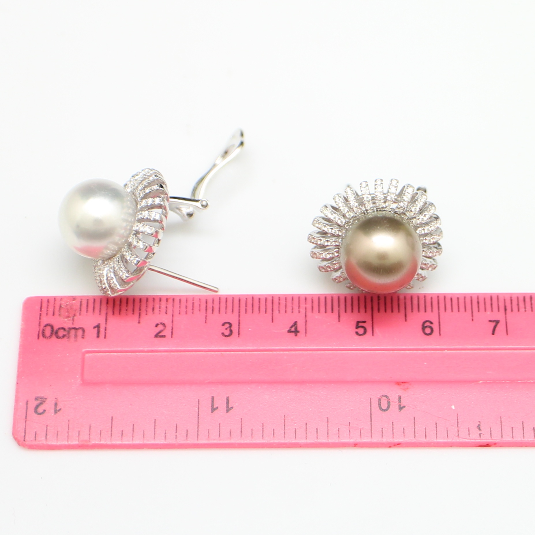 ER25565 ต่างหูมุกเซ้าซีล้อมเพชร เพชรแท้ 192 เม็ด 1.50 กะรัต ทองแท้ 18k นน.รวม 16 กรัม มุกแท้ 11 มิล