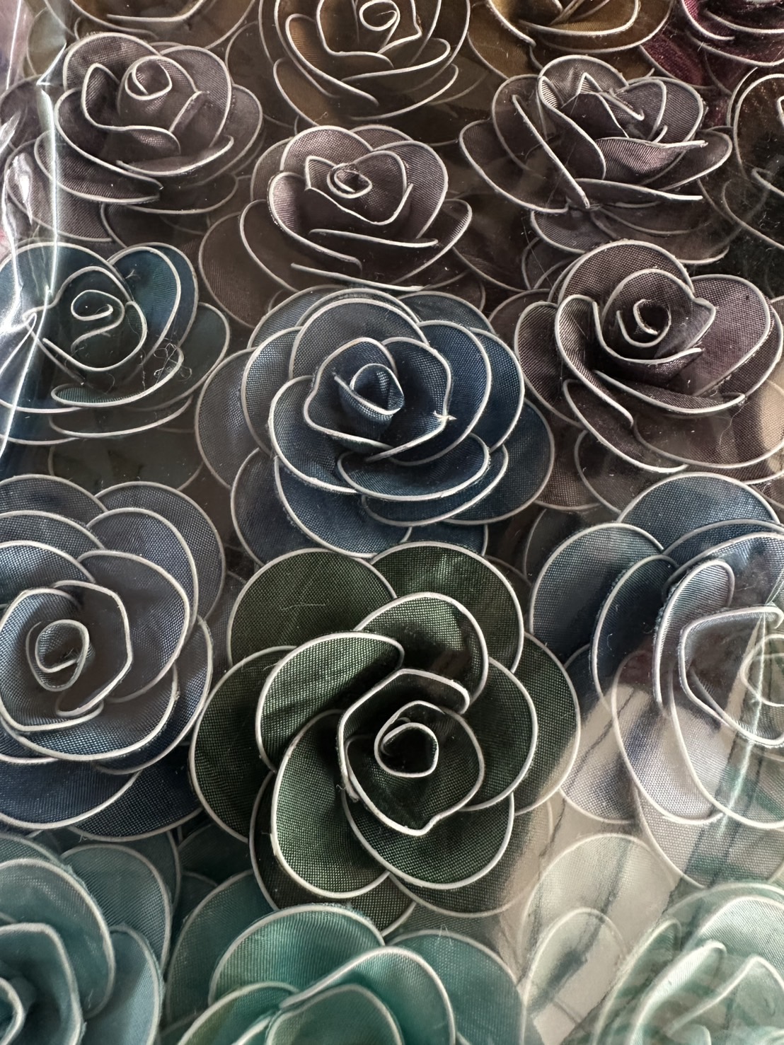 ดอกกุหลาบผ้าไหม (กลัดหน้าอก) แพคโหล (12ชิ้น) คละสี คละลาย GF-ST-1225661