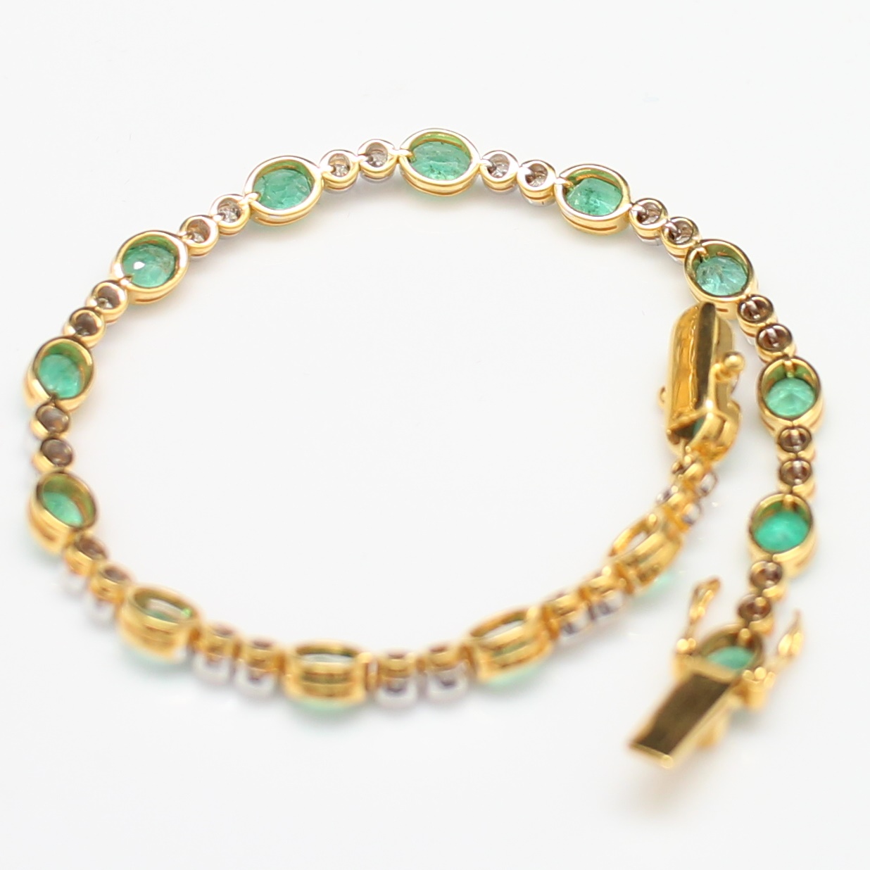 BL25057 สร้อยข้อมือมรกตคั่นเพชร เพชรแท้ 29 เม็ด 1.45 กะรัต ทองแท้ 9k นน.รวม 9.3 กรัม ยาว 18 ซม. มรกตสวย เพชรไฟดี