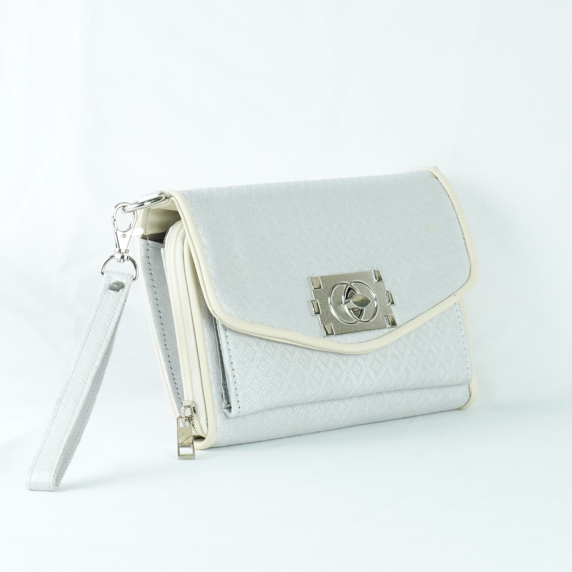 กระเป๋าถือไหมแท้ทรงคลัทช์ พร้อมสายสะพาย ขนาด 15x20ซม.สีขาว รหัส GO-TT-060568156