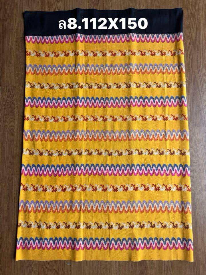 ซิ่น ลุนตยาไหมแท้ ทอร้อยกระสวย ขนาด 112x150ซม พื้นสีเหลือง รหัส N9-SIL-05086711294