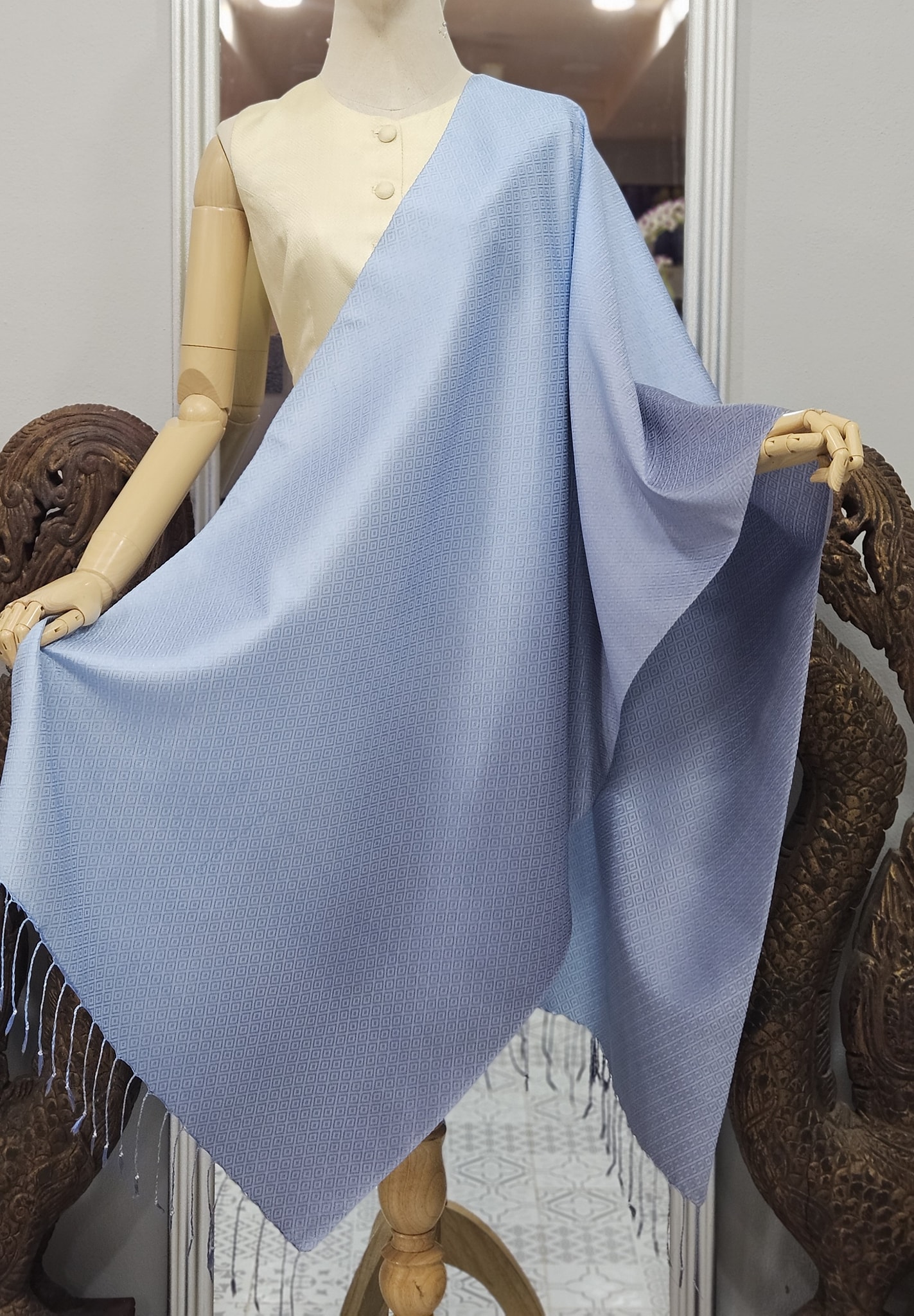 ผ้าคลุมไหล่ไหม ยกดอกลูกแก้ว ไล่เฉดสี ขนาด 60x200ซม. สีฟ้า-สีเทา รหัส ZYE-TT-1007683