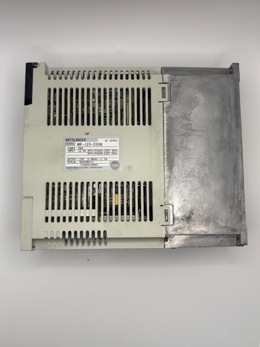 SERVO DRIVE ยี่ห้อ Mitsubishi รุ่น MR-J2S-200B ( มือสอง)