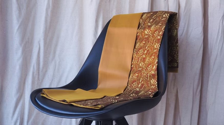 (ผ้าชุด)ไหมพิมพ์ลาย ไหมแท้ ขนาด 1x4หลา (ผ้าลาย2หลา+สีพื้น 2หลา) สีเหลืองทอง รหัส A40-CT-102021