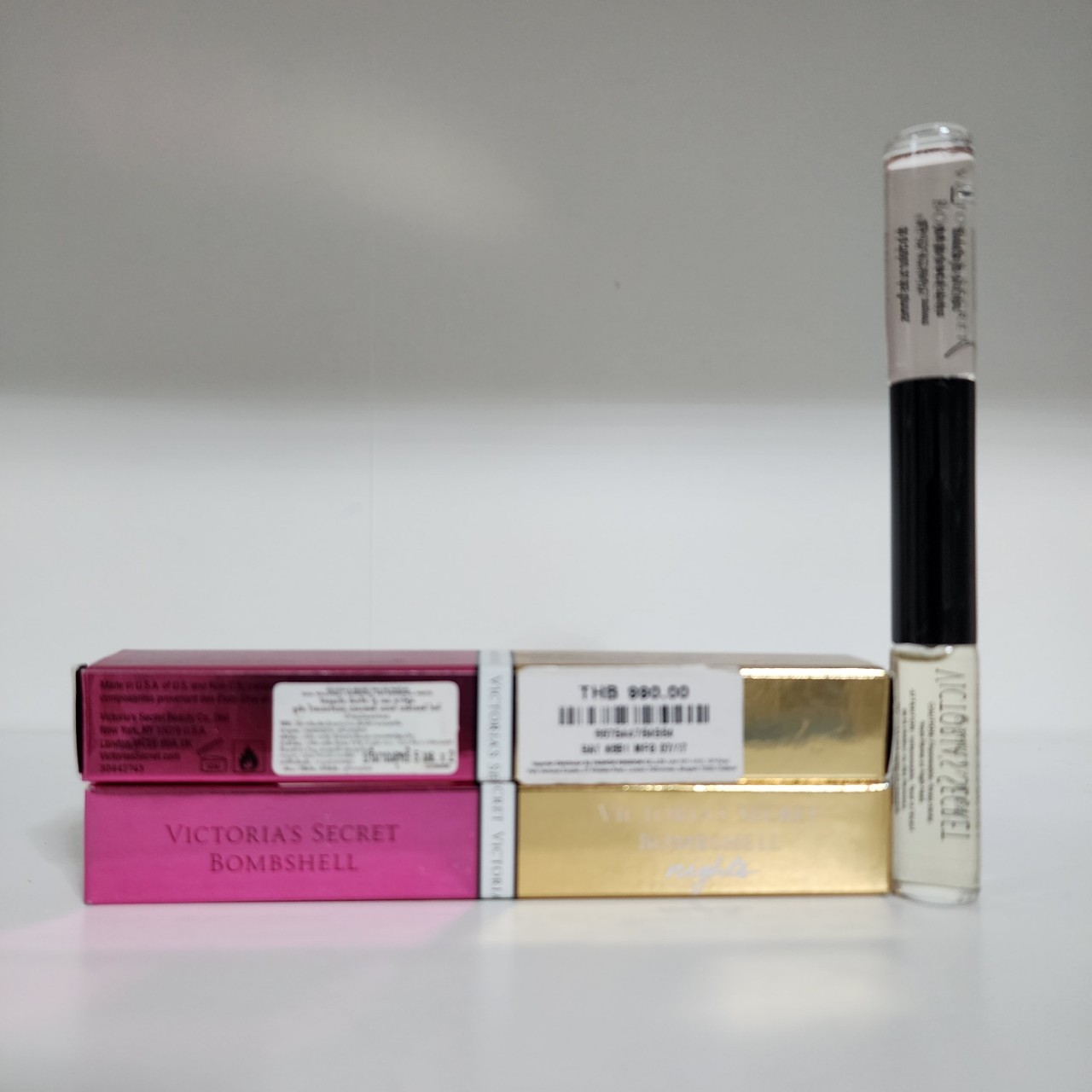 น้ำหอมจิ๋วมินิ Victoria's Secret Bombshells 5ml+ Bombshells night 5ml แบบลูกกลิ้งรวม10ml พกพาหัวลูกกลิ้งกล่องซีล เก่าเก็บขายถูก ผลิต 07/17