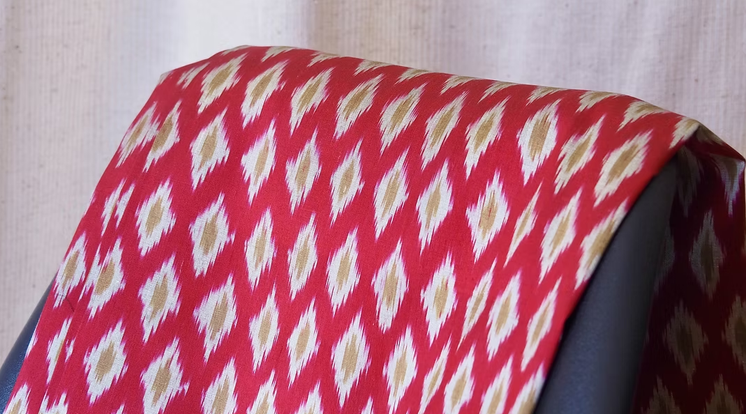 ซิ่น ผ้าไหมมัดหมี่ ไหมบ้าน ขนาด 1x2หลา พื้นสีแดง รหัส CISP-CT-0613685