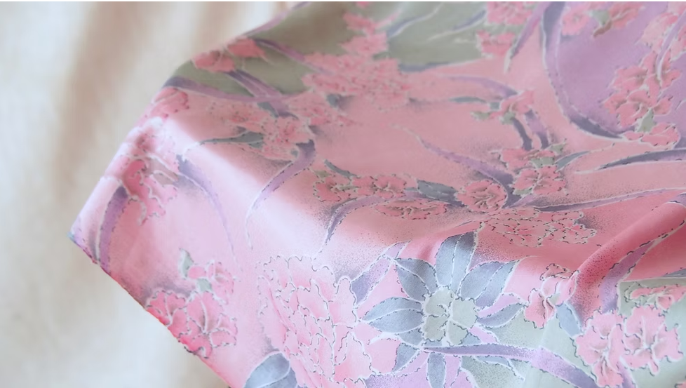 ผ้าพันคอไหมพิมพ์ลาย สี่เหลี่ยมจัตุรัส ขนาด 100x84ซม.ลายดอกไม้ สีชมพูม่วง รหัส ZTG-CT-103377