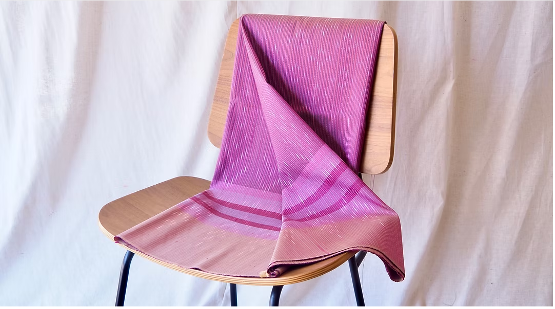 ซิ่น ผ้าไหมมัดหมี่ ไหมบ้าน ขนาด 1x2หลา พื้นสีแดงชมพู รหัส CISP-CT-0612688