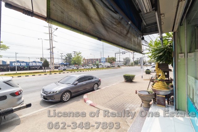 ขายอาคารพาณิชย์ 4 ชั้น ห้องมุม 2 คูหา ติดถนนใหญ่ ใกล้โรงเรียนบ้านบางเลน ทำเลทองสำหรับธุรกิจ