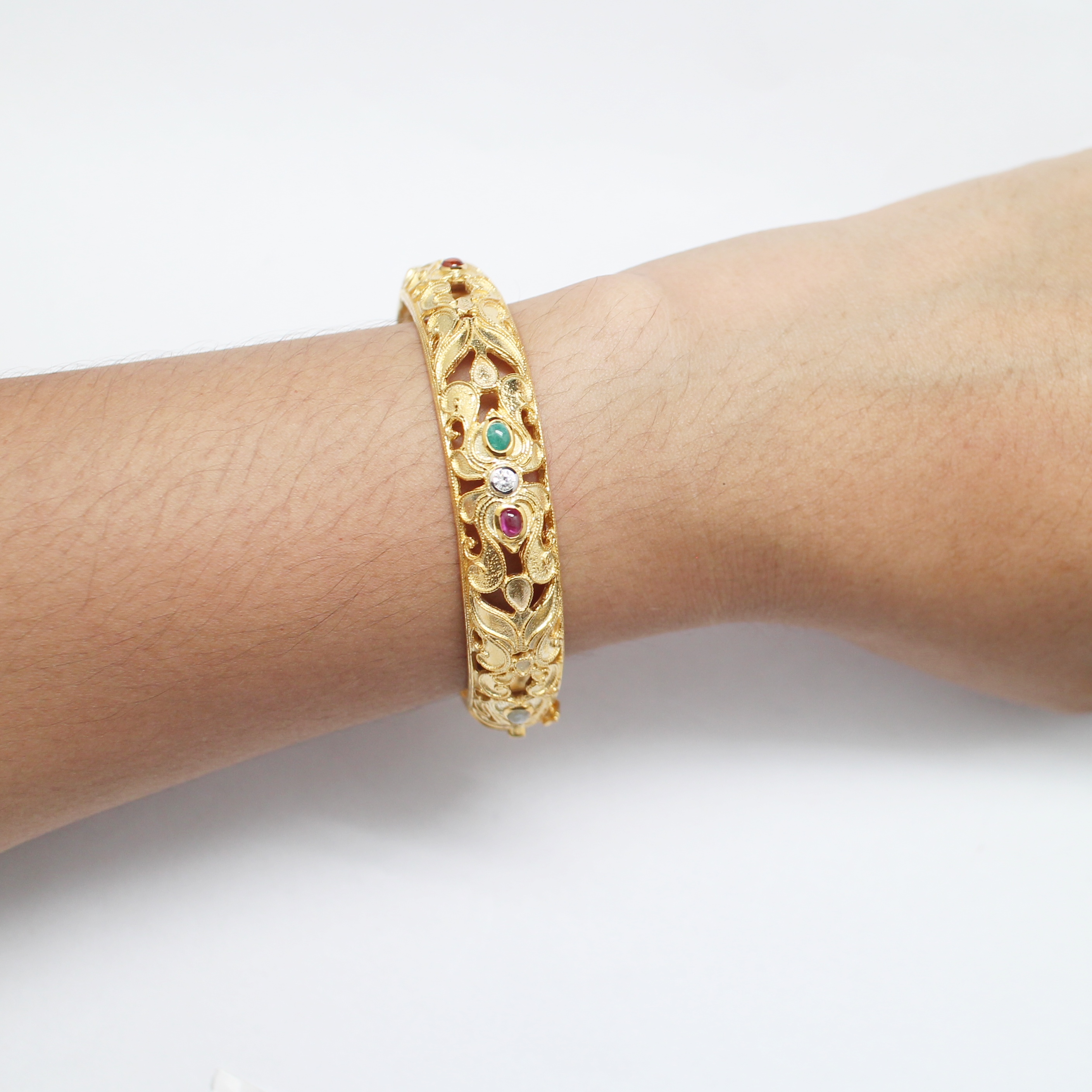 SI264 กำไลลนพเก้าฉลุลายวงเล็ก เงินแท้ชุบทอง นน. 32.3 กรัม เส้นผ่านศูนย์กลาง 5.6 ซม.