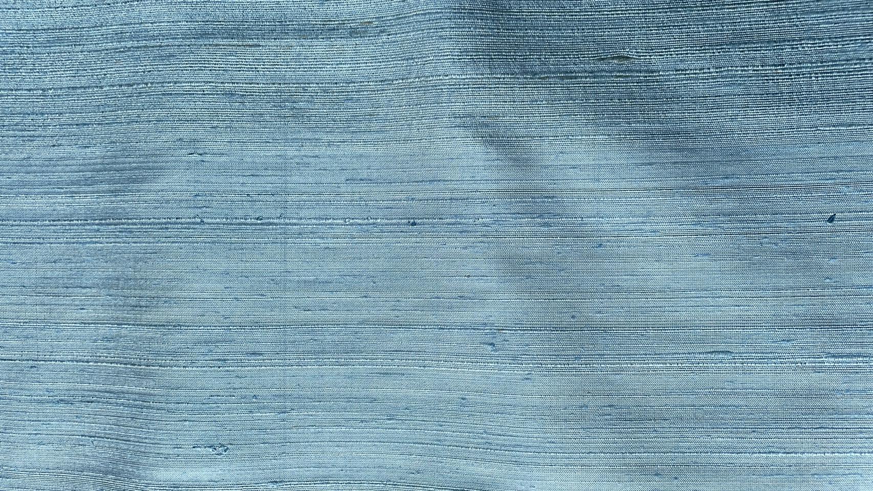 ผ้าไหมสีพื้น ไหมลืบเนื้อหยาบหนา ไหมแท้มีขี้ไหม สีฟ้า (ราคาต่อเมตร) รหัส D-76-P4122