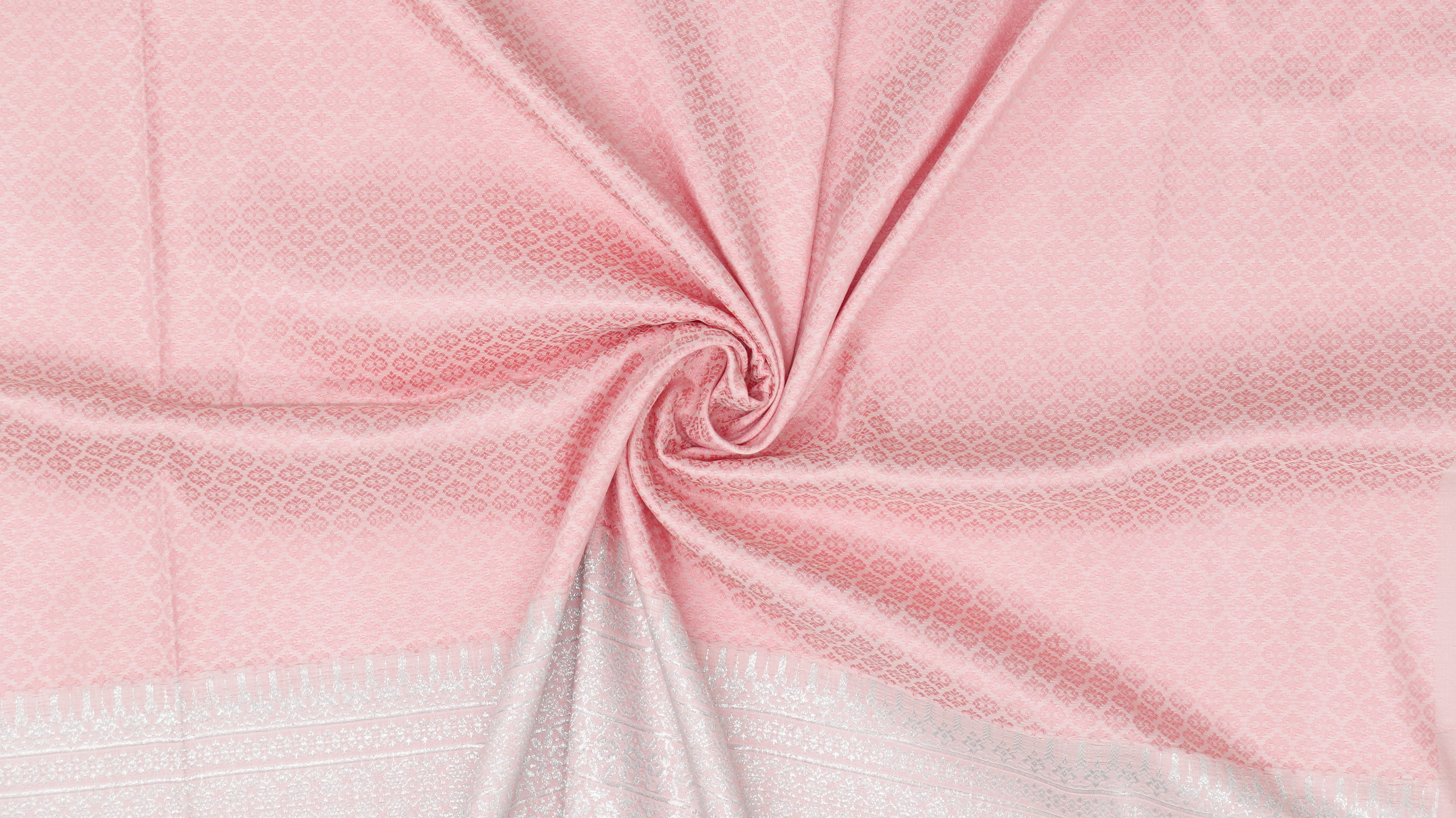 (ผ้าชุด)ไหมยกดอกสุรินทร์ เกาะเชิงดิ้นเงิน ขนาด 1x4เมตร (ลาย 2เมตร+สีพื้น 2เมตร) พื้นสีชมพูพาสเทล รหัส N10-ME-0704671051