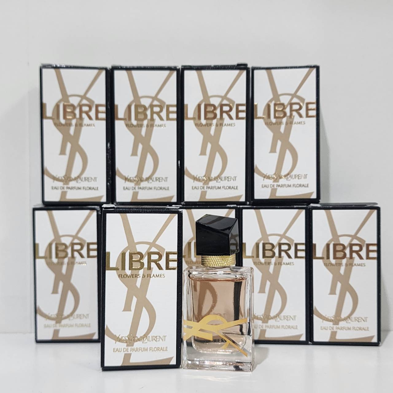 น้ำหอมจิ๋วมินิ YSL Libre Flowers & Flames EDP 7.5mlแบบแต้มมีกล่อง ( Mini Perfume น้ำหอมขนาดพกพา) น้ำหอมจิ๋วมินิ ขวดน่ารัก ตั้งโชว์ก็สวย พกพาก็สะดวก หัวแต้มตามจุดชีพจร