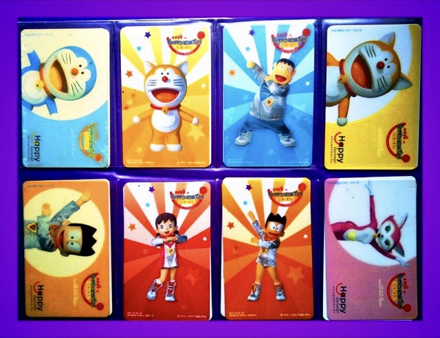 Doraemon By Dtac(Happy) มีทั้งหมด 8 ใบ ตามรูป น่าสะสมและเป็นบัตรเติมเงินรุ่นแรกของDTAC ปัจจุบันหายาก ในหมู่นักสะสมบัตรรุ่นเก่า (เป็นบัตรสะสม)ไม่ใช่บัตรเติมเงิน ไม่มีเงินในบัตร