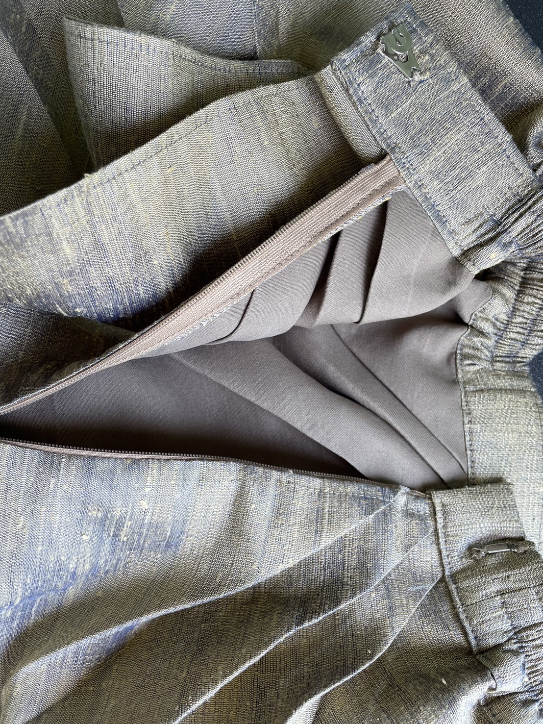 สั่งตัดเย็บ โจงกระเบน เอวยางยืด ติดตะขอ มีซิปซ่อนหลังทบหน้าผ้าโจง ทรงตามแบบ (ไม่รวมผ้า) รหัส CUT-JHN-0730671