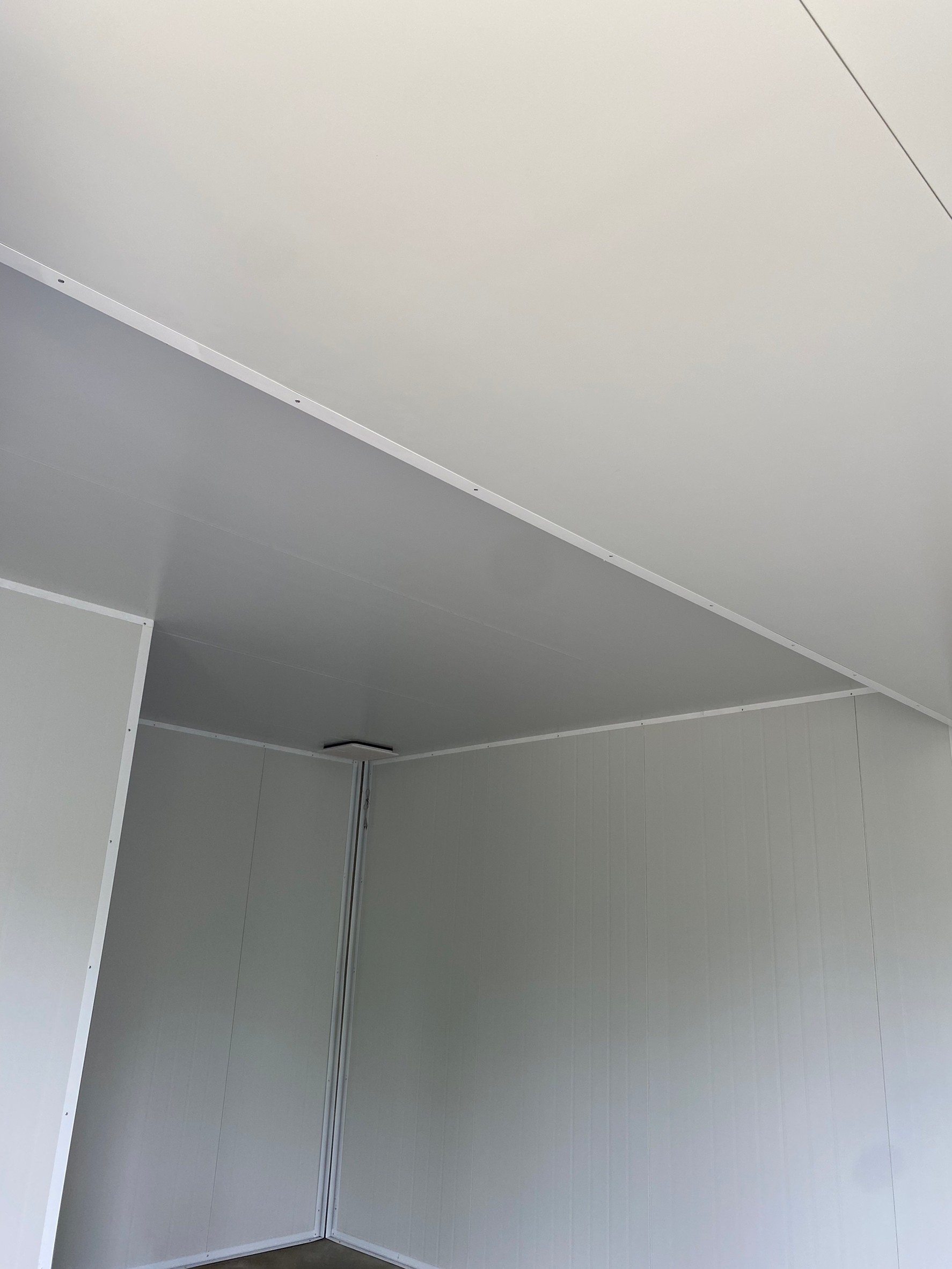 งานกั้นห้อง งานต่อเติม กั้นห้องใต้โครงหลังคาเดิม ขนาด 7.60x9.00 เมตร ไทรน้อย