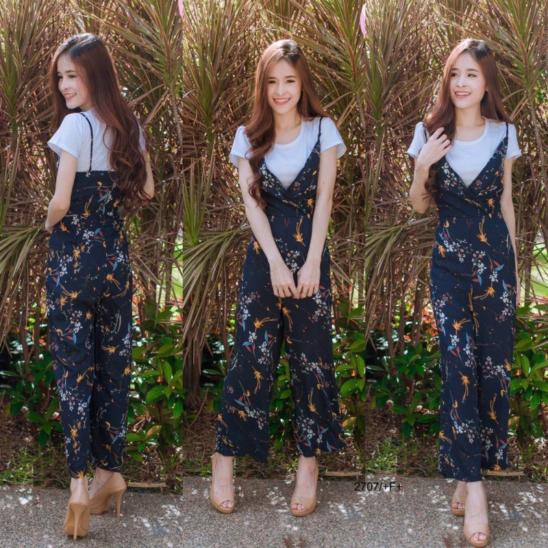 เซต 2 ชิ้นเสื้อยืดสีขาว+เอี้ยมกางเกงสายเดี่ยว ลายดอก TW2707