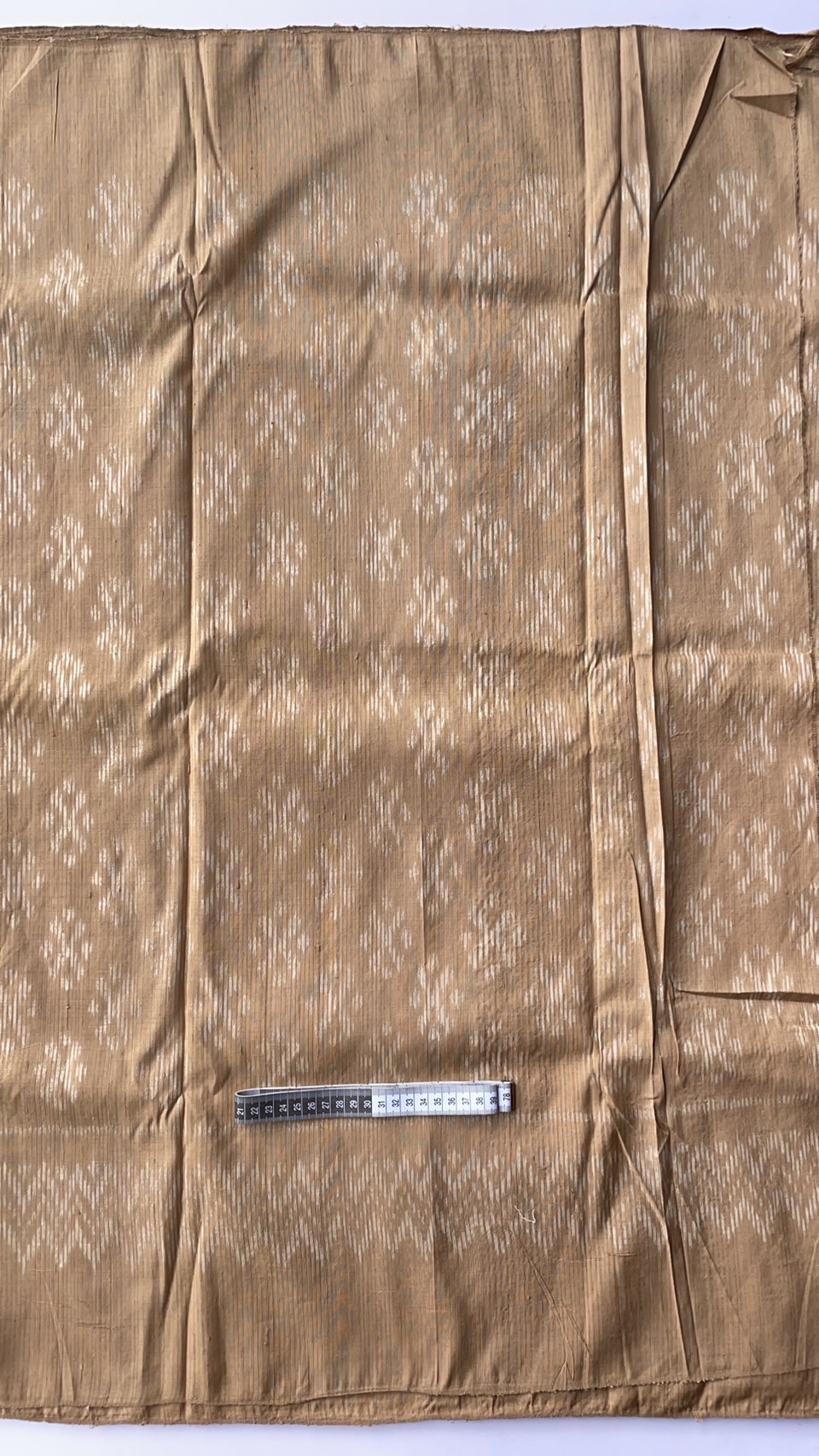 ผ้าไหมมัดหมี่ เนื้อไหมบ้าน ไหมแท้ ตรานกยูง สีธรรมชาติ ลายดอกดาวเรือง สีน้ำตาล (ราคาต่อเมตร) รหัส CISP-NY-SKU-44317