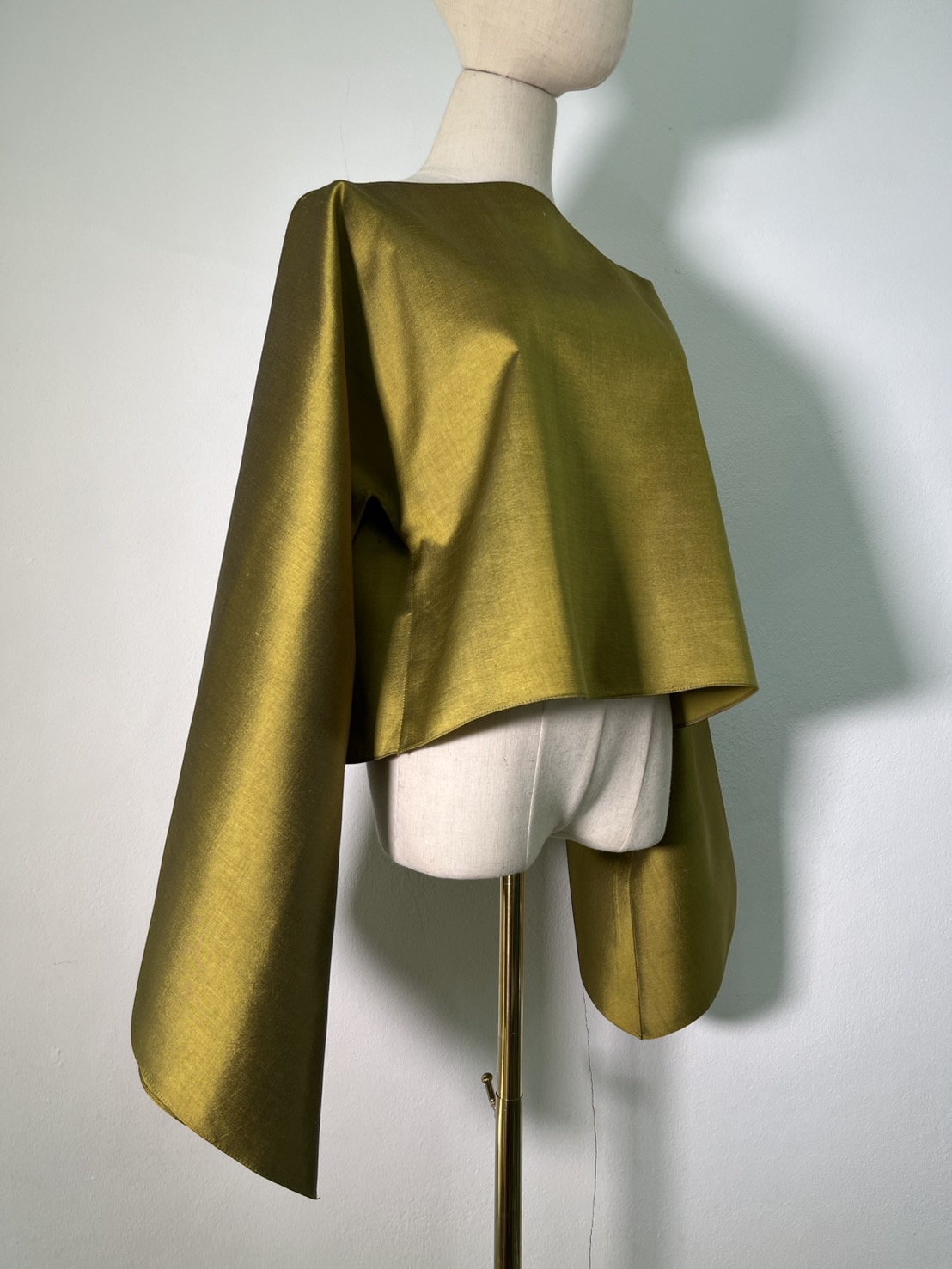 แบบตัด เสื้อผ้าไหม (ไม่รวมผ้า) ตามแบบ รหัส CUT-ARW-1121671