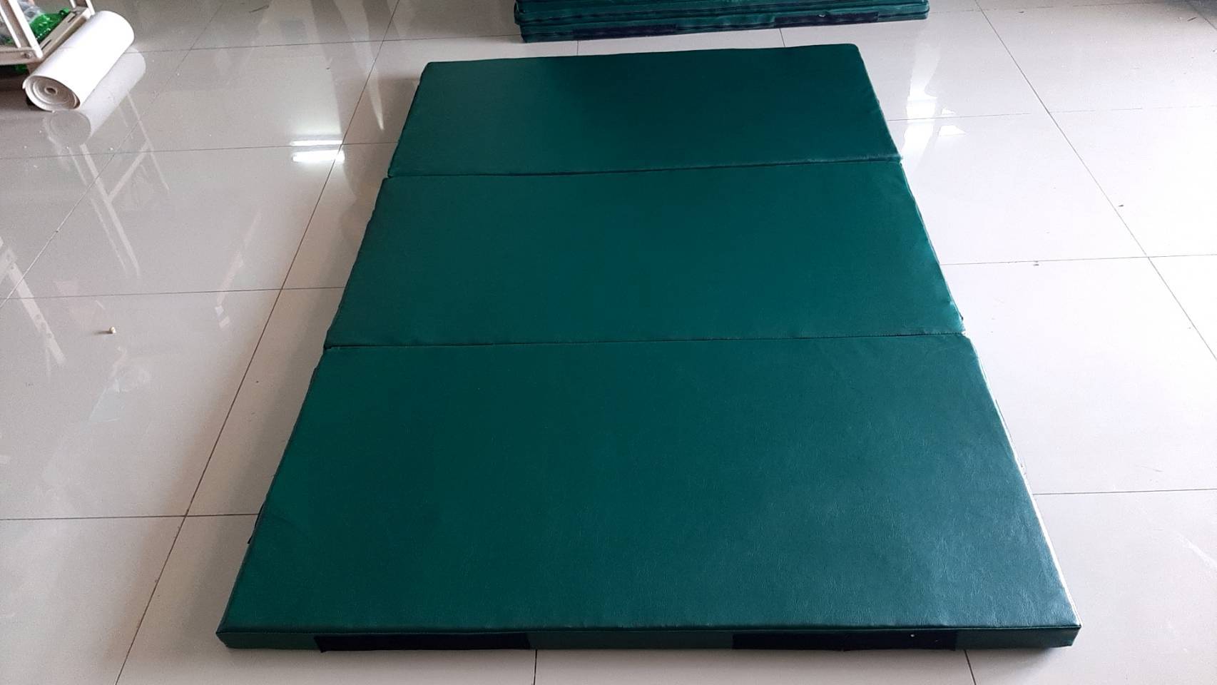 โรงงานผลิตเบาะรองนอนเตียงผู้ป่วยกันน้ำ1x2mหนา5cm 4 ตอน
