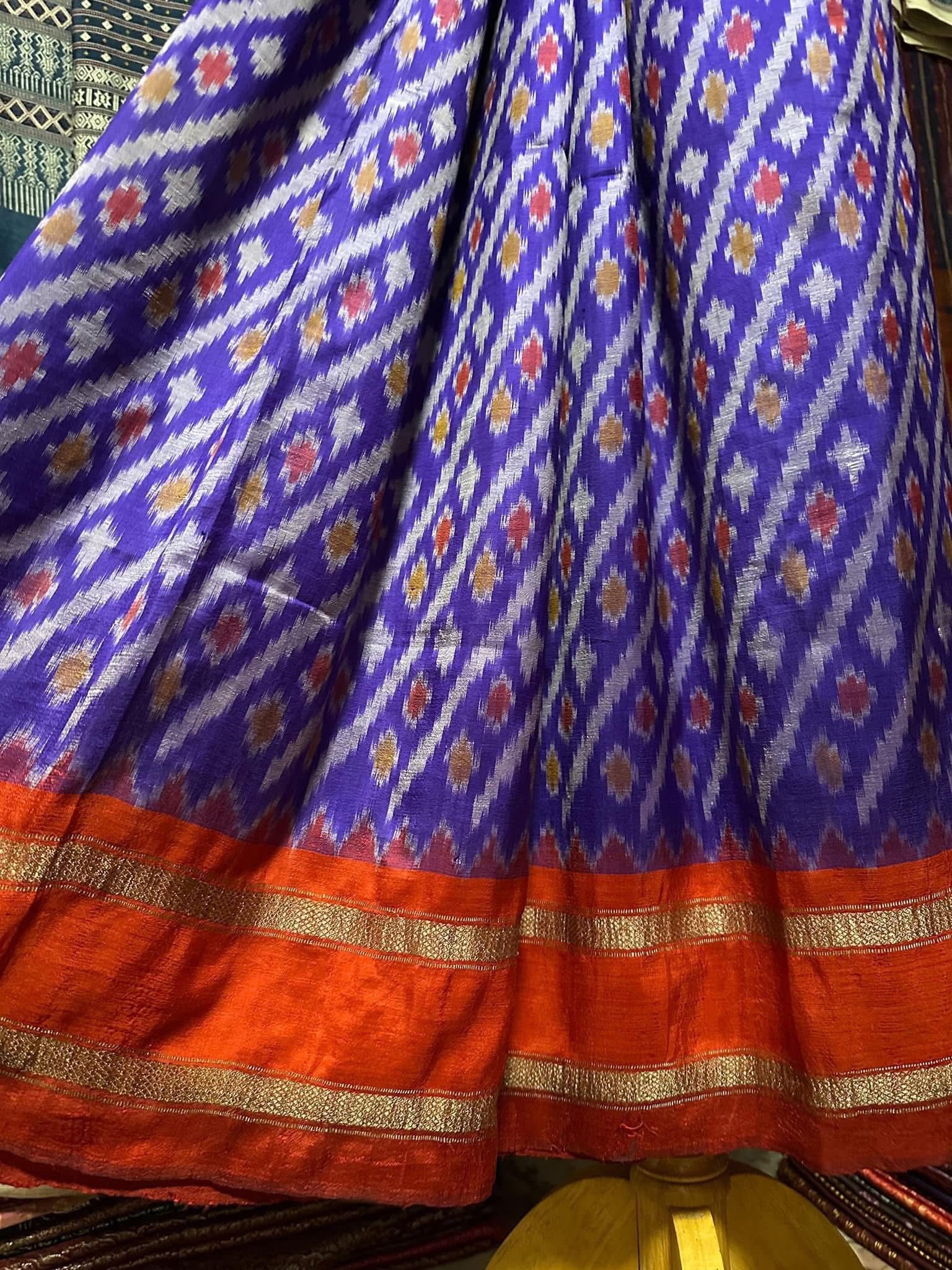 ซิ่น ไหมมัดหมี่ ผ้าปาโตล่า ขนาด 116x215ซม. ท้องผ้าสีม่วงเชิงส้ม รหัส N9-SIL-051768A27