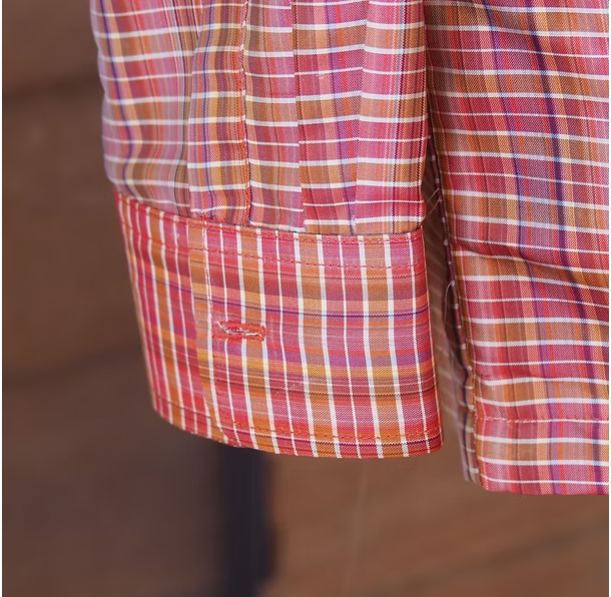 เสื้อเชิ้ตแขนยาว ผ้าไหมลายสก๊อต สีแดงสลับขาว รหัส DN-CT-050368