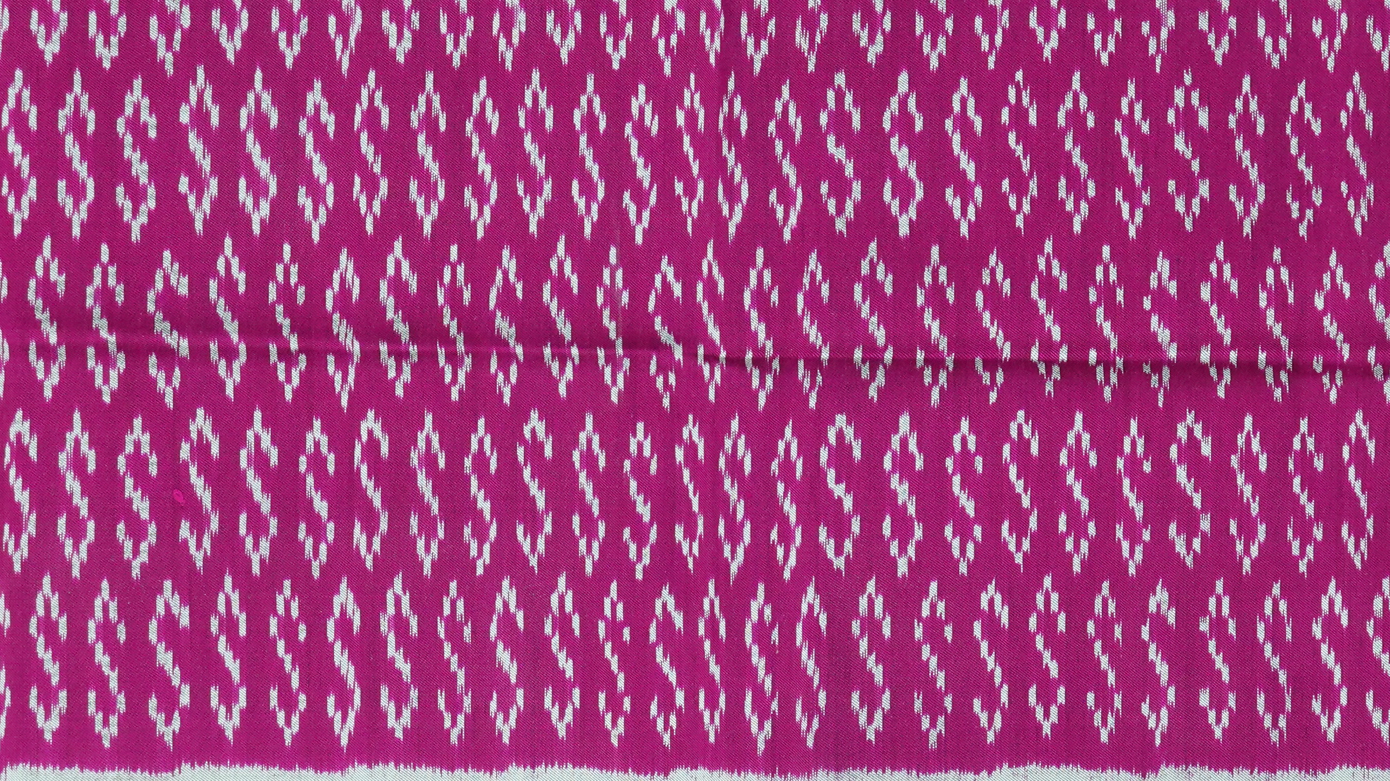 ซิ่น ผ้าไหม มัดหมี่ 3ตะกอ ไหมแท้ ขนาด 1x2เมตร ลายขอพระราชทาน สีบานเย็น สีชมพูสด รหัส PCS-ME-1005652