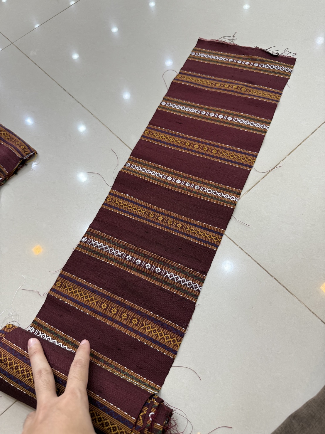 หัวซิ่นไหมแท้ สีแดงเลือดหมูเข้ม รหัส WN-BM-0818671453