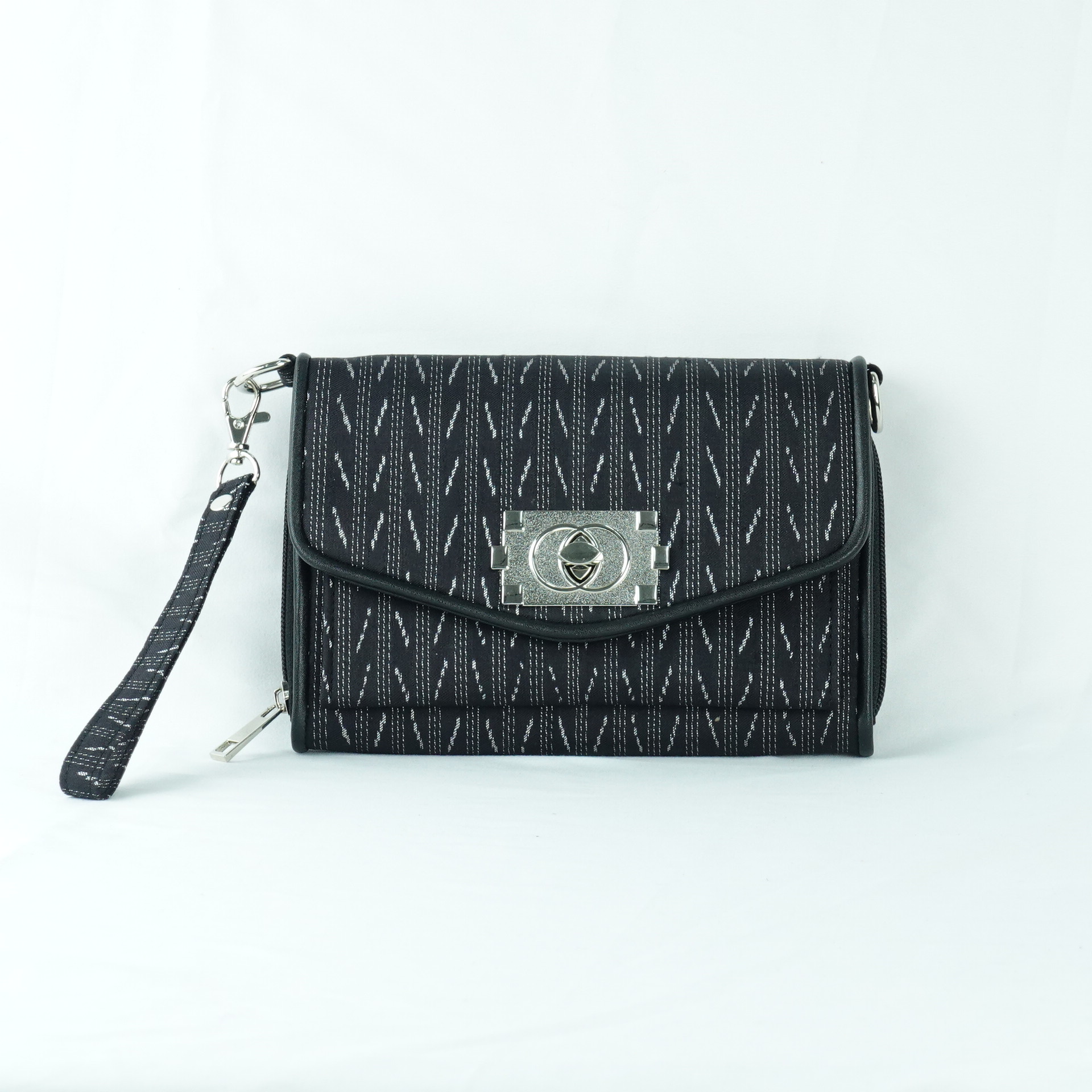 กระเป๋าถือไหมแท้ทรงคลัทช์ พร้อมสายสะพาย ขนาด 15x20ซม.สีดำ รหัส GO-TT-060568166