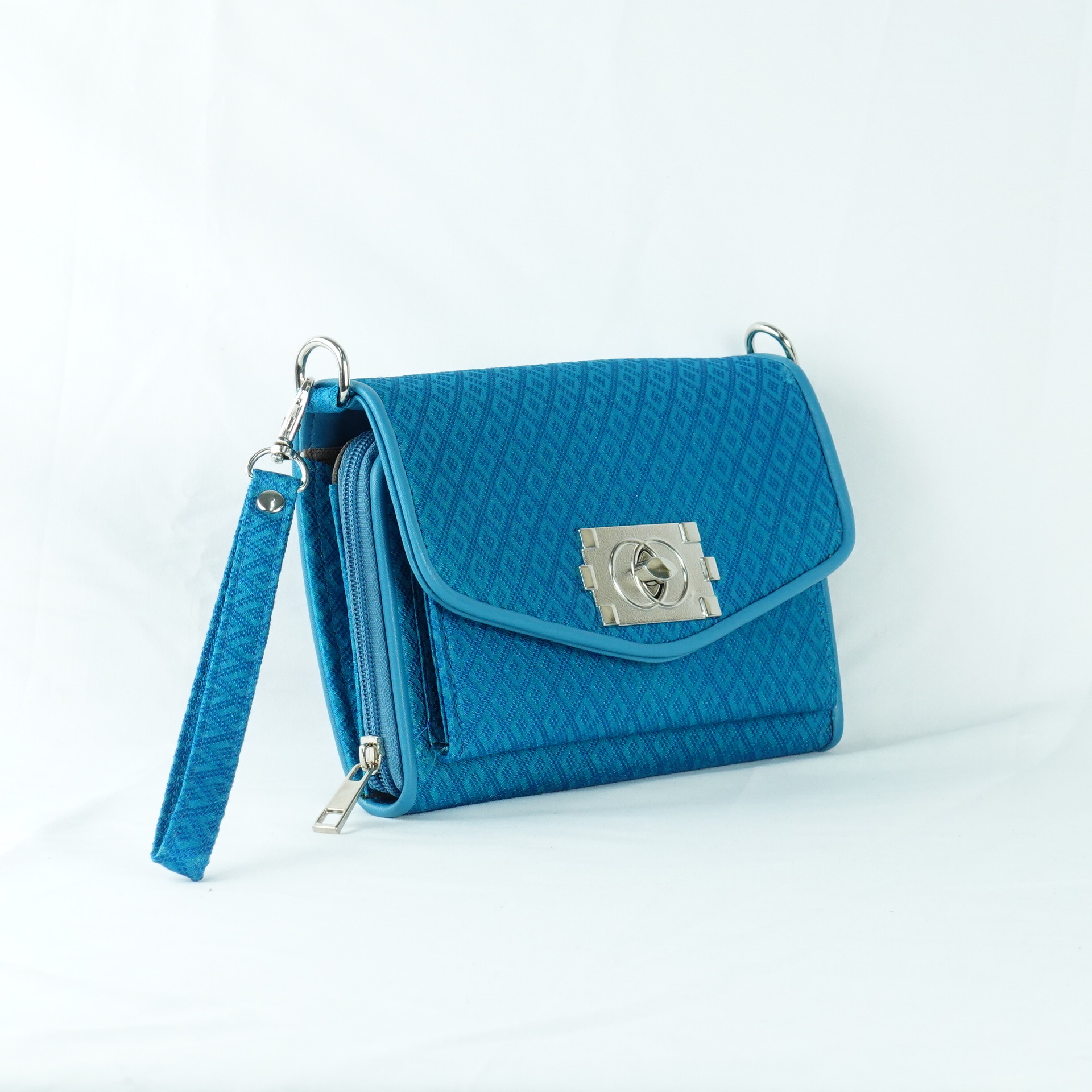 กระเป๋าถือไหมแท้ทรงคลัทช์ พร้อมสายสะพาย ขนาด 15x20ซม.สีฟ้า รหัส GO-TT-060568167