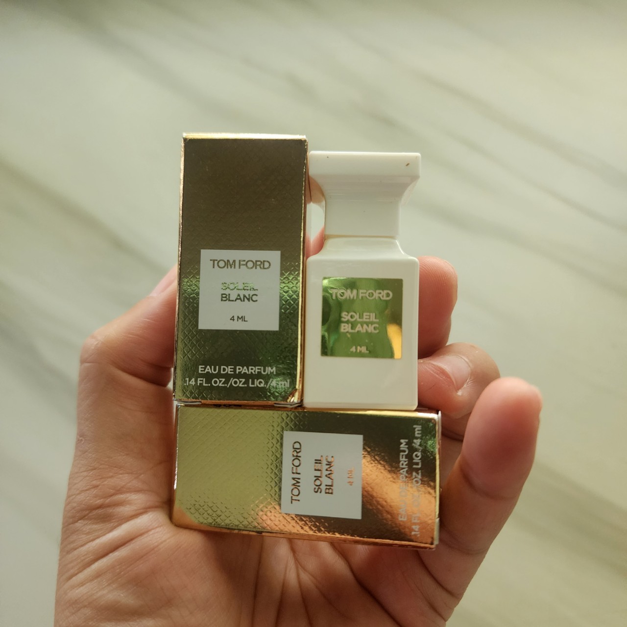 น้ำหอมจิ๋วมินิ Tom Ford Soleil Blanc EDP 4ml แบบแต้มมีกล่อง ( Mini Perfume น้ำหอมขนาดพกพา) น้ำหอมจิ๋วมินิ ขวดน่ารัก ตั้งโชว์ก็สวย พกพาก็สะดวก หัวแต้มตามจุดชีพจร