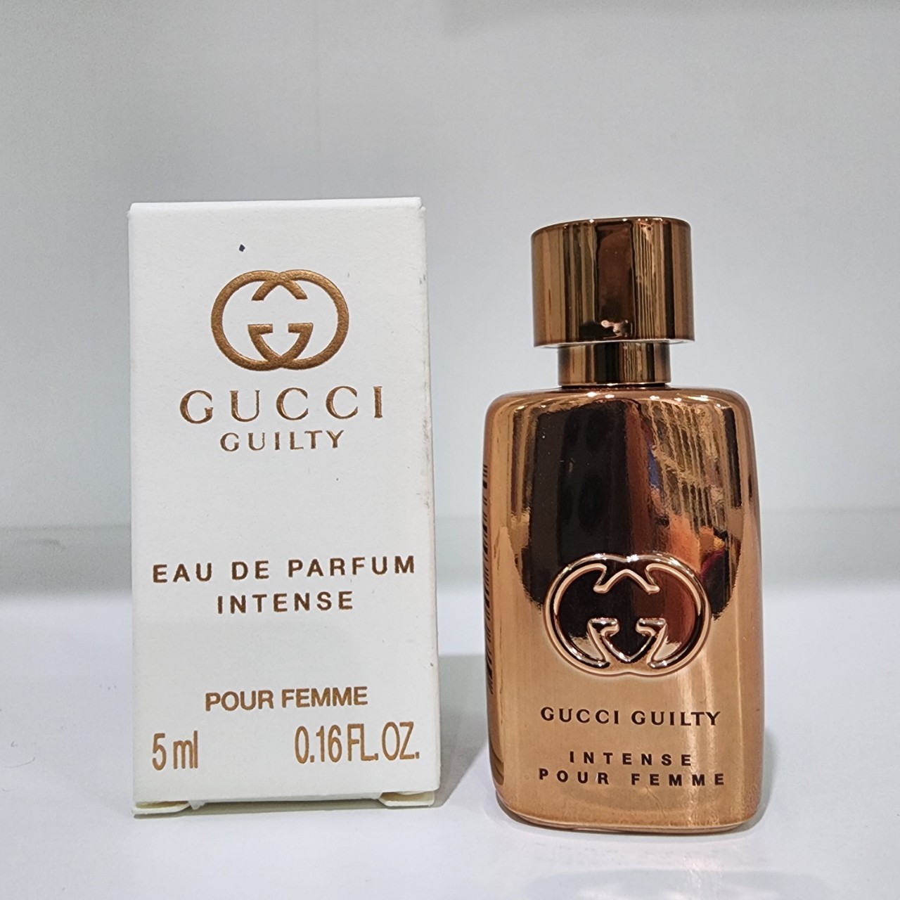 น้ำหอมจิ๋วมินิ Gucci Guilty Pour Femme Eau De Parfum Intense 5mlแบบแต้มมีกล่อง ( Mini Perfume น้ำหอมขนาดพกพา) น้ำหอมจิ๋วมินิ ขวดน่ารัก ตั้งโชว์ก็สวย พกพาก็สะดวก หัวแต้มตามจุดชีพจร