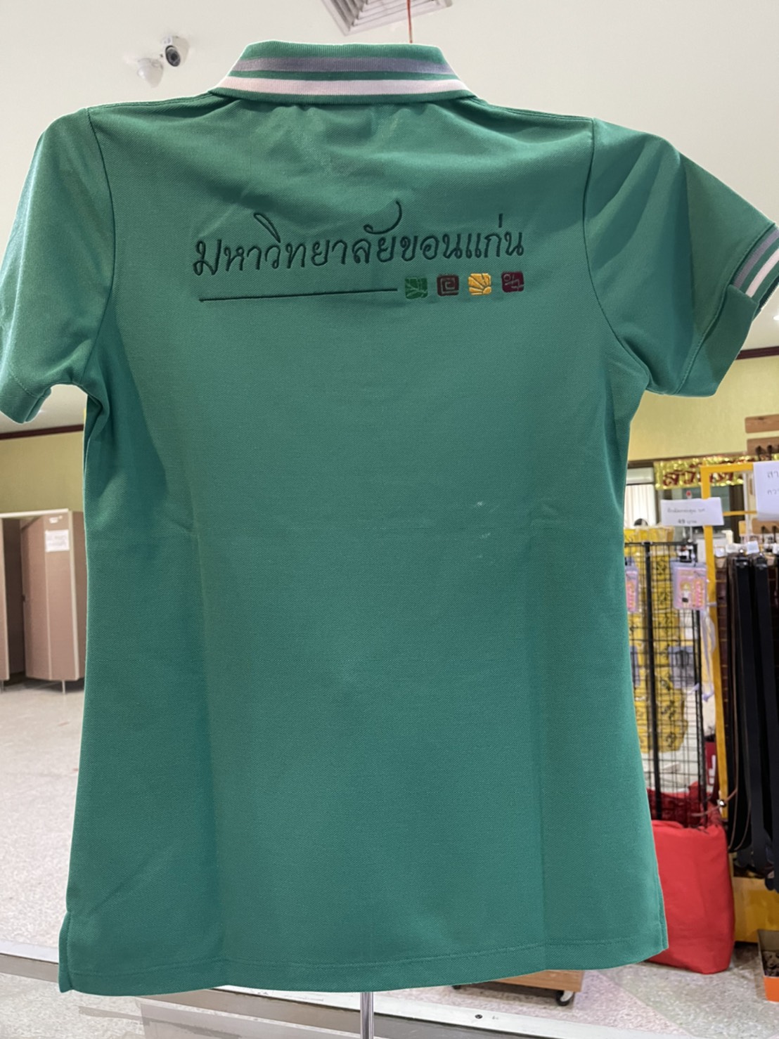 เสื้อโปโลเขียวมิ้น