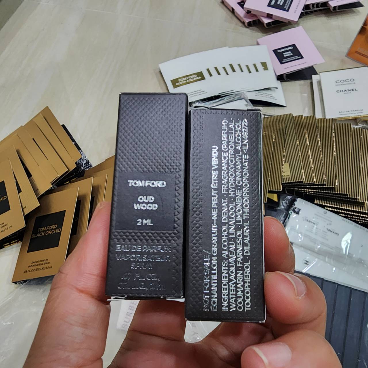 น้ำหอมไวออลหลอดทดลอง Tom Ford Oud Wood Eau de Parfum 2ml Spray Sample Vial ขนาดทดลองแบบ VIAL