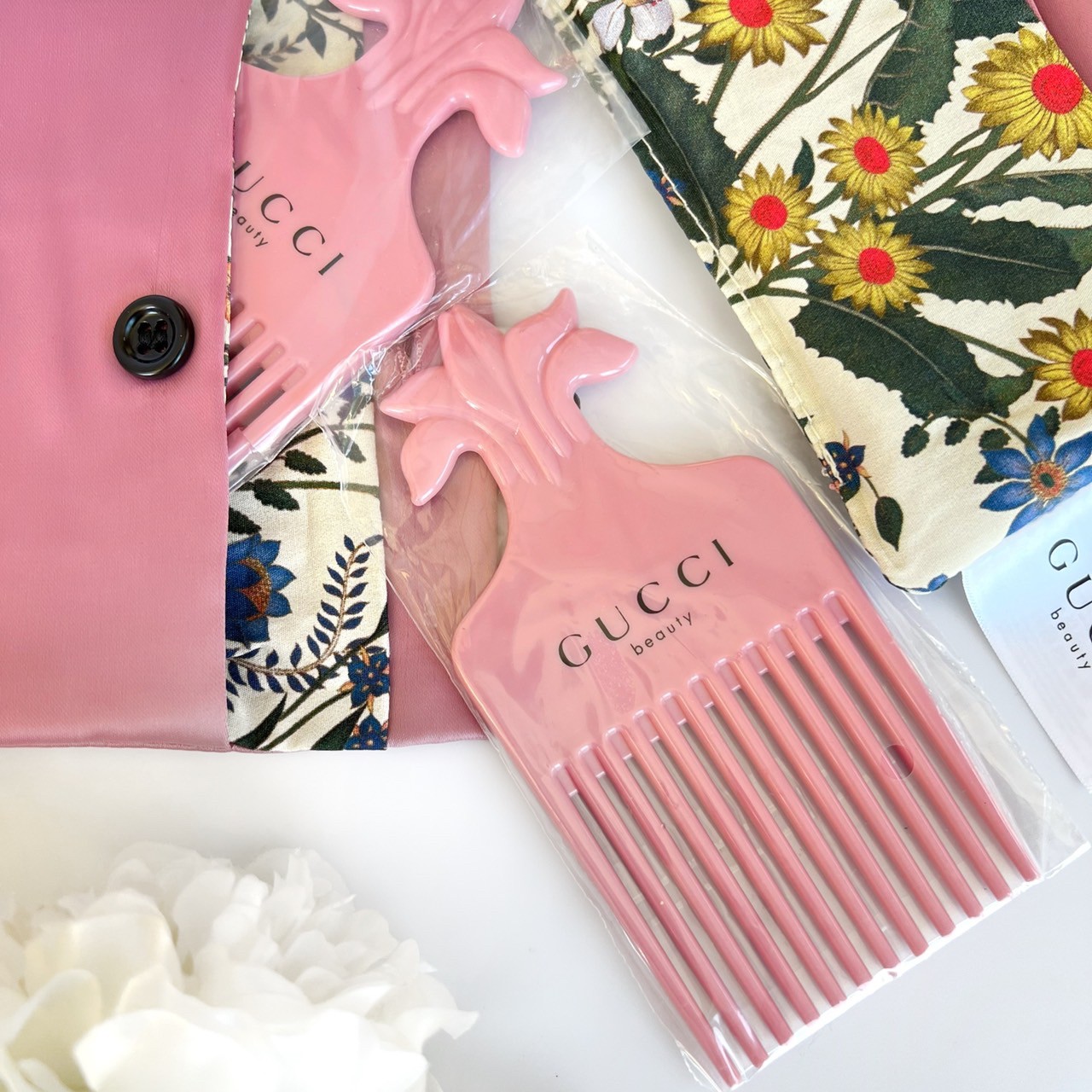 กระเป๋าเครื่องสำอาง Gucci Flora Gorgeous Gardenia Beauty Set Mini