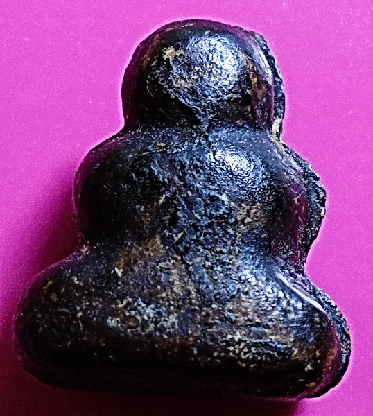 พระปิดตา เนื้อผงจุ่มรัก ลพ.ทองสุข วัดสะพานสูง ปี พ.ศ. ๒๕๐๖-๒๕๑๕