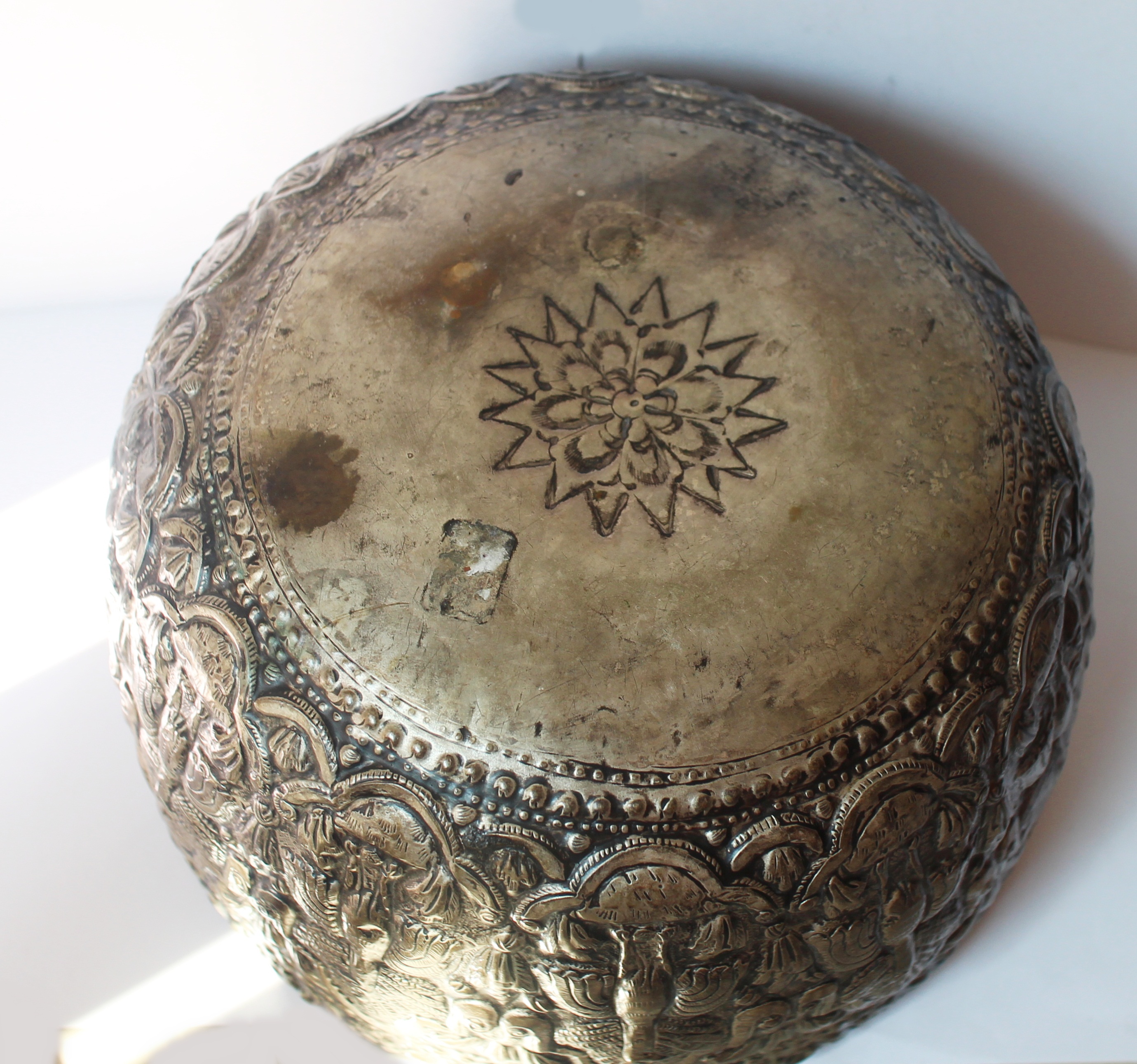 SI117 ขันเงิลายนกยูงลายไทย เงินแท้ 92.5% นน. 330.8 กรัม ปากขันกว้าง 22.5 cm. ลึก 12.8 cm.