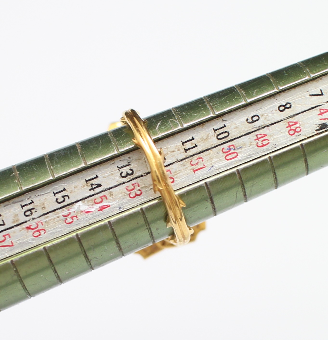 RG250227 แหวนดอกกุหลาบฝังเพชร เพชรเม็ดกลาง 0.28 กะรัต เพชรล้อม 0.40 กะรัต ทองแท้ 90% นน.รวม 12.8 กรัม ขนาดแหวน 52