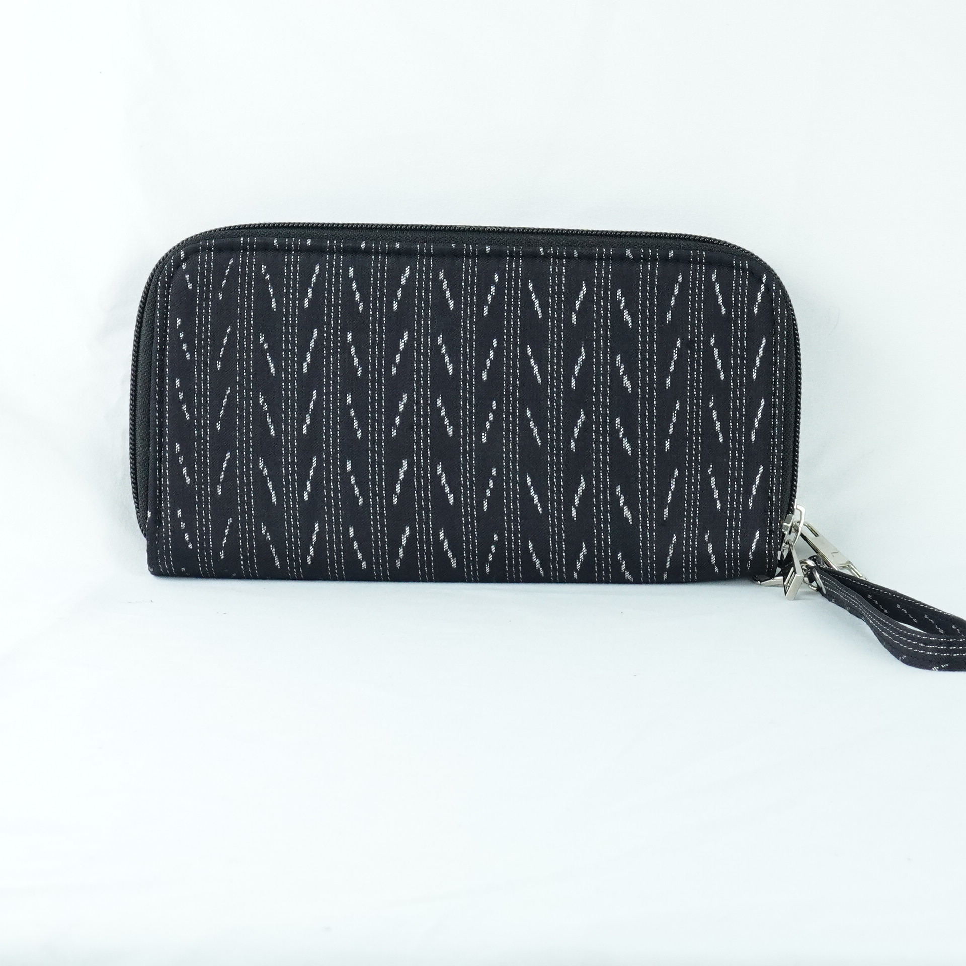 กระเป๋าเงินผ้าไหม ซิปรอบ2ซิป ขนาด 3x11x21ซม.พื้นสีดำ รหัส GM-TT-060568171