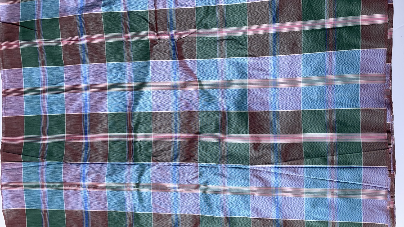 ผ้าไหมโสร่ง ไหมแท้ หางกระรอก สีม่วงสลับคละสี ขายตามความยาวเมตร รหัส R1B-76-P4263