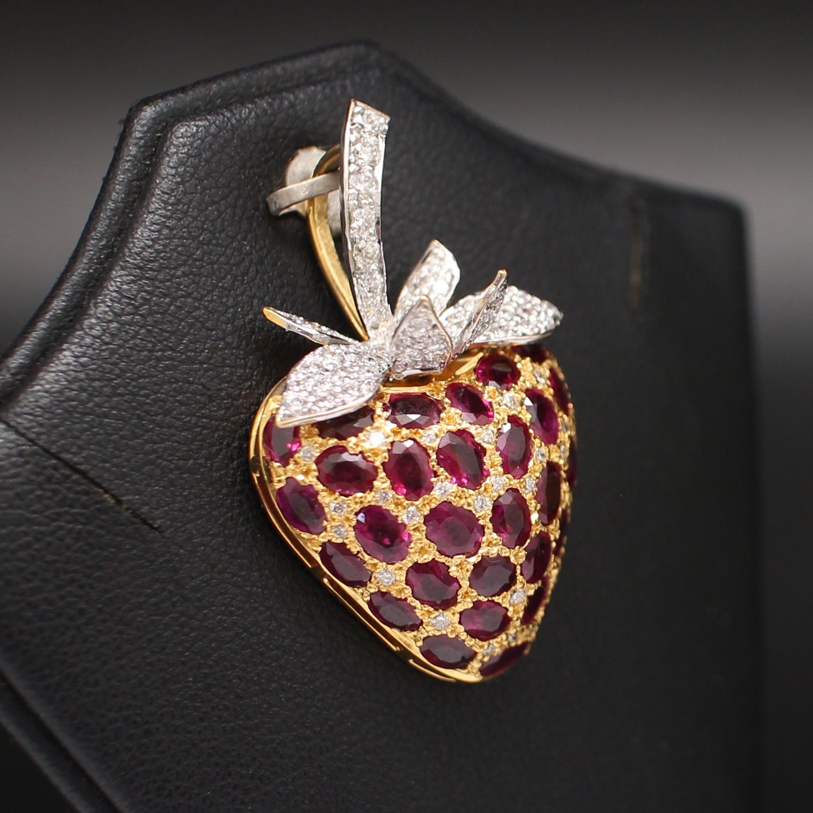 PD25071 จี้สตอเบอร์รี่ ทับทิมพม่า ประดับเพชรแท้ 1 กะรัต ทองแท้ 18k นน.รวม 8.2 กรัม ทับทิมสวยมากๆ