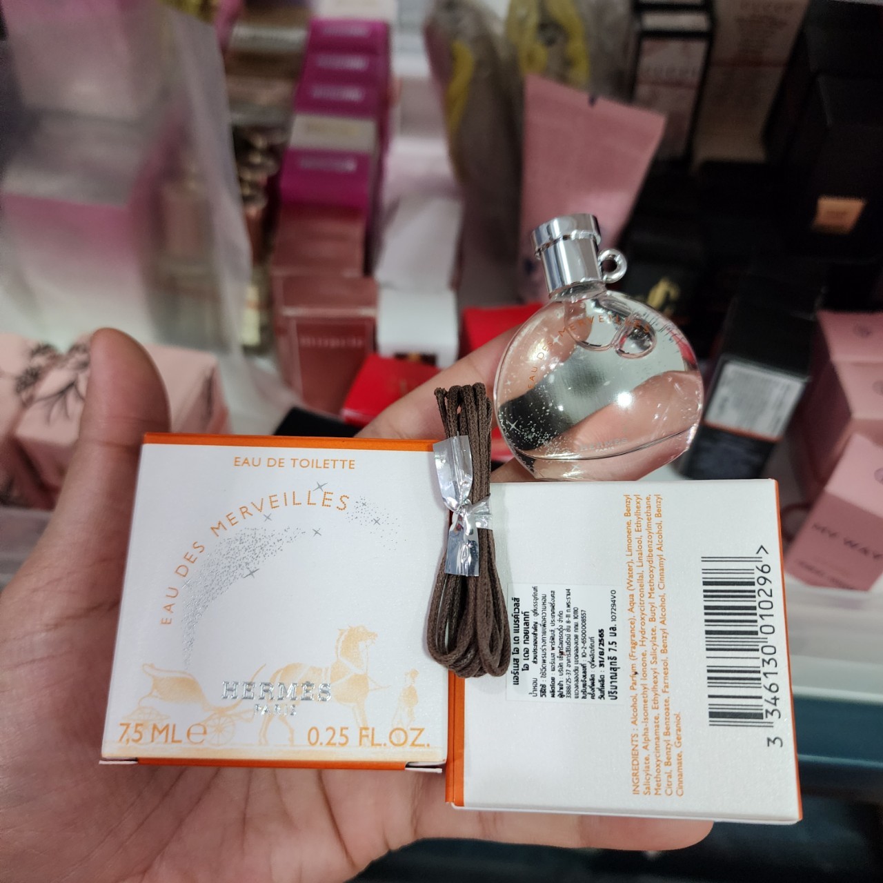 น้ำหอมจิ๋วมินิ Hermes Eau des Merveilles Eau de Toilette 7.5ml แบบแต้มมีกล่อง ( Mini Perfume น้ำหอมขนาดพกพา) น้ำหอมจิ๋วมินิ ขวดน่ารัก ตั้งโชว์ก็สวย พกพาก็สะดวก หัวแต้มตามจุดชีพจร