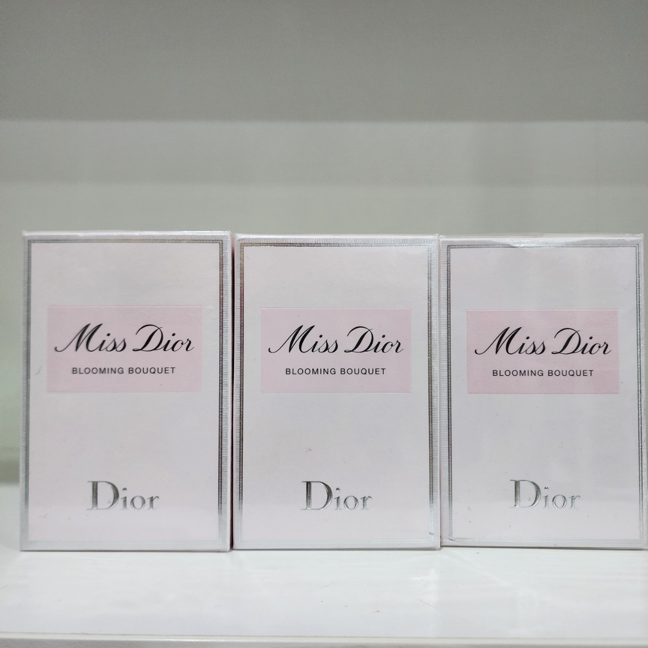 น้ำหอมแท้ Christian Dior Miss Dior Blooming Bouquet for Women EDT 100 ML. กล่องซีล โบว์เหล็กเริ่มหายากแล้ว รหัส 9L02 ผลิต 2019-11