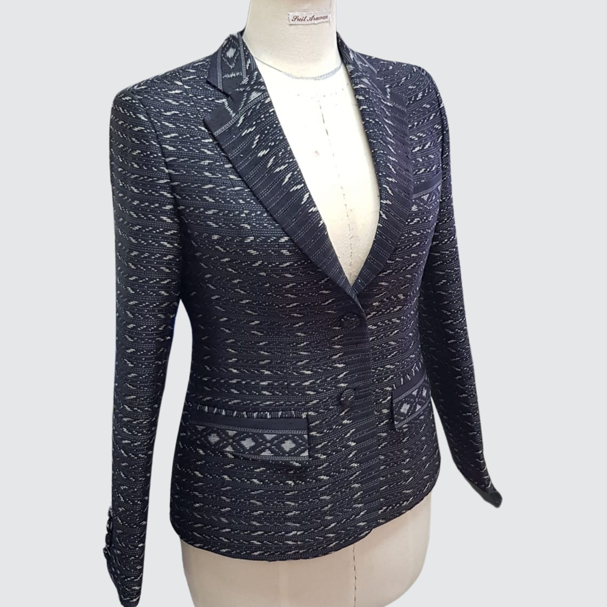 สูทหญิงแขนยาว ตัดเย็บจากผ้าไหมมัดหมี่ลายโฮล ไหมแท้ 100% | ตัดเย็บตามรูปร่าง | เลือกผ้า ส่งไซส์ได้