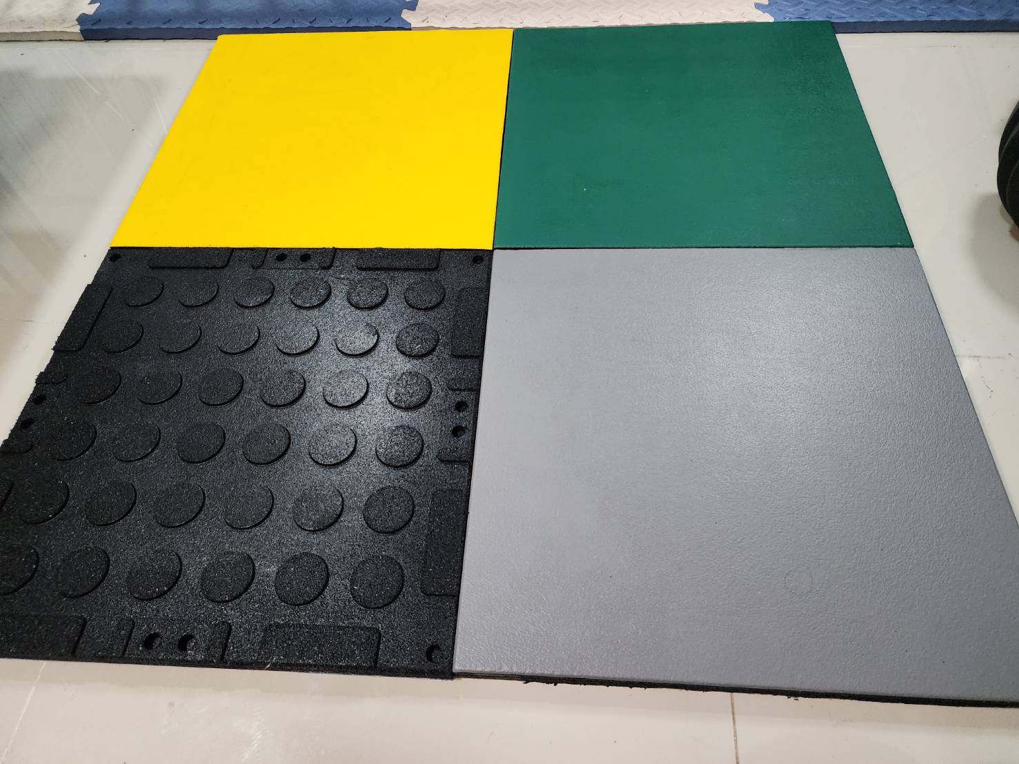 โรงงานผลิต พื้นยางepdm พื้นฟิตเนสท็อปpvc หนา25mm สินค้าไทย